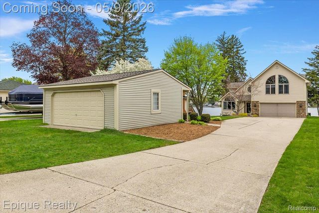 4521 Parnell Drive, Waterford Charter Township, MI 48346