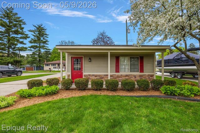 4521 Parnell Drive, Waterford Charter Township, MI 48346