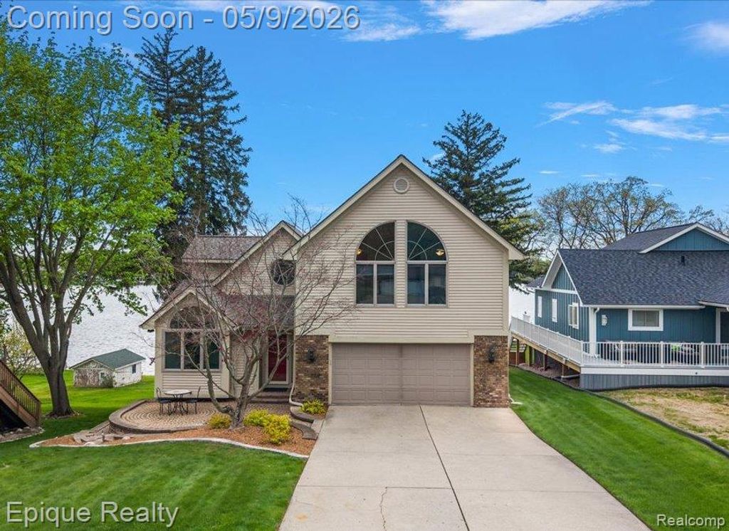 4521 Parnell Drive, Waterford Charter Township, MI 48346