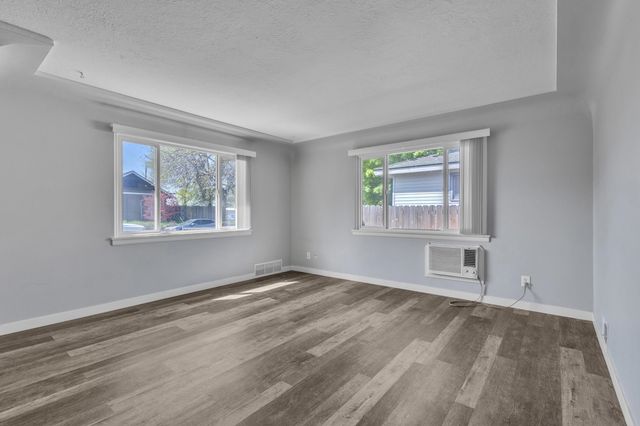 1007 E Walton Ave, Spokane, WA 99207