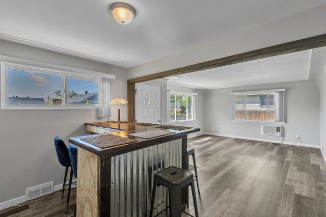 1007 E Walton Ave, Spokane, WA 99207