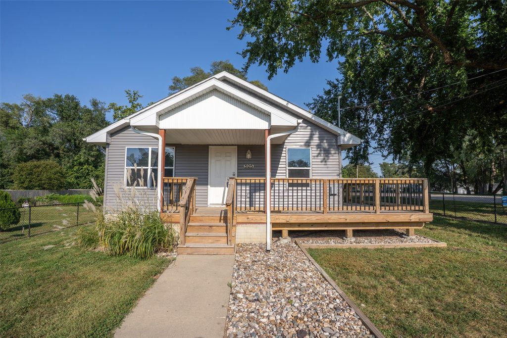 525 SE 9th Street, Des Moines, IA 50309