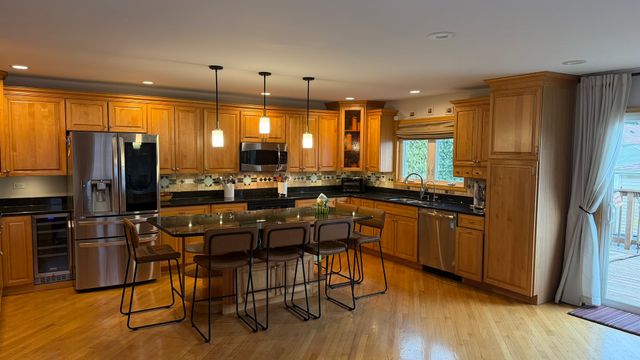 7533 W Carmen Avenue, Harwood Heights, IL 60706