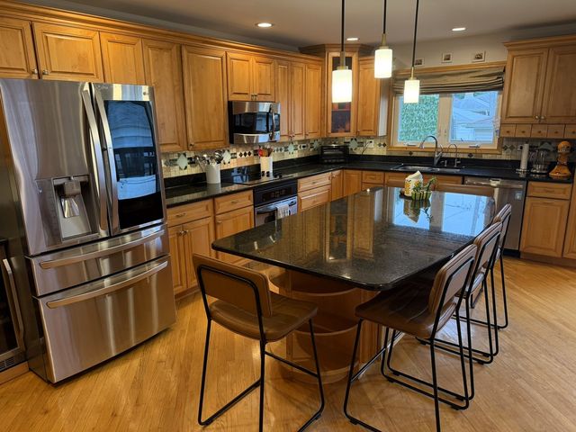 7533 W Carmen Avenue, Harwood Heights, IL 60706