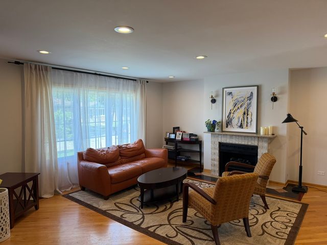 7533 W Carmen Avenue, Harwood Heights, IL 60706
