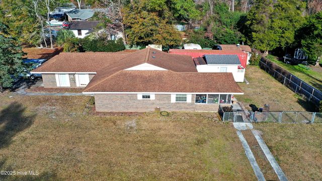 202 W Bedford Road, Wilmington, NC 28411