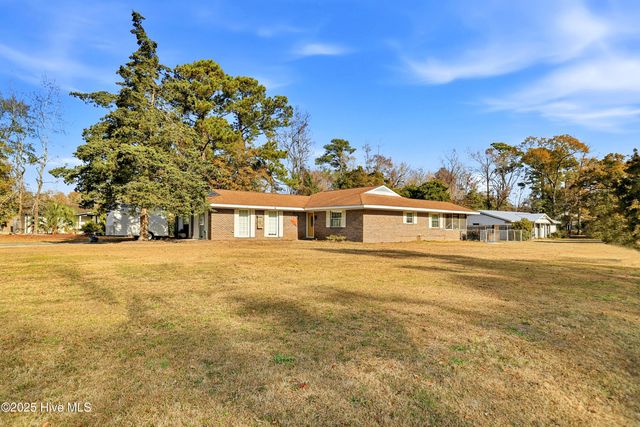 202 W Bedford Road, Wilmington, NC 28411