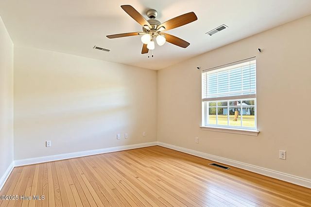 202 W Bedford Road, Wilmington, NC 28411