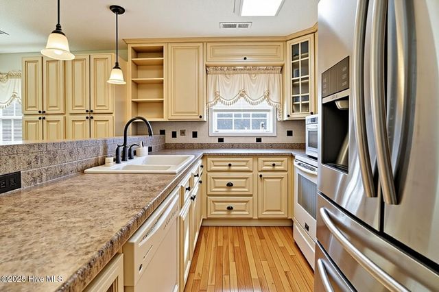 202 W Bedford Road, Wilmington, NC 28411