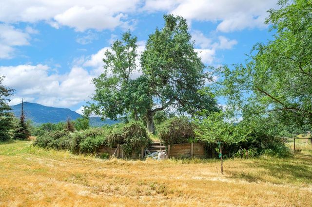 35009 Old Creek Road, Auberry, CA 93602