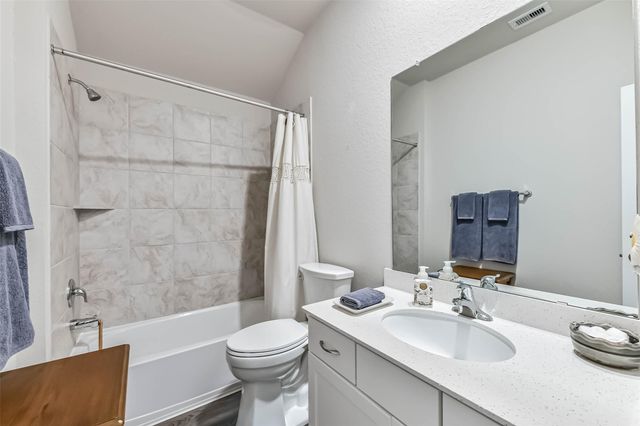 3213 Fig Tree Ln, Texas City, TX 77590