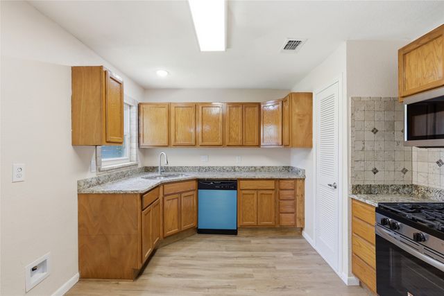 807 Highland Drive, Arlington, TX 76010