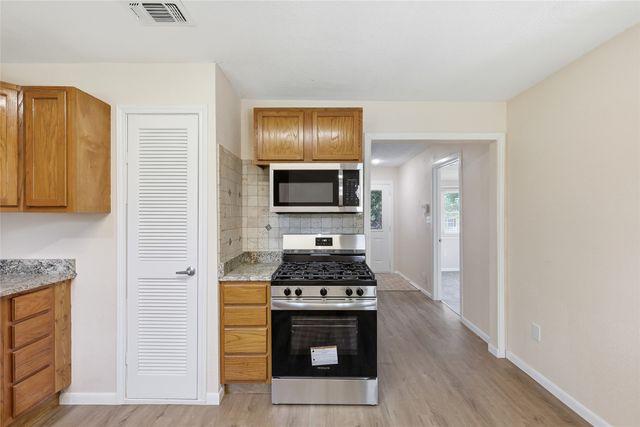 807 Highland Drive, Arlington, TX 76010