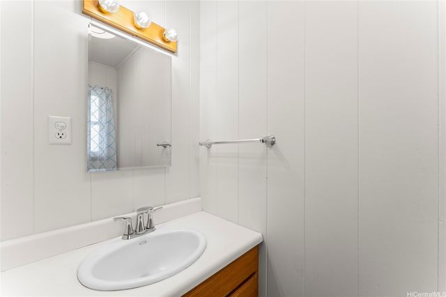 2915 Koali Road C, Honolulu, HI 96826