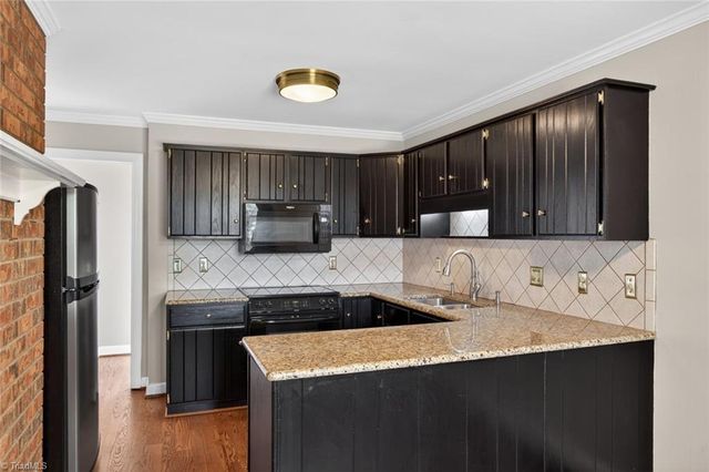 104 Meadowood Drive, Burlington, NC 27215