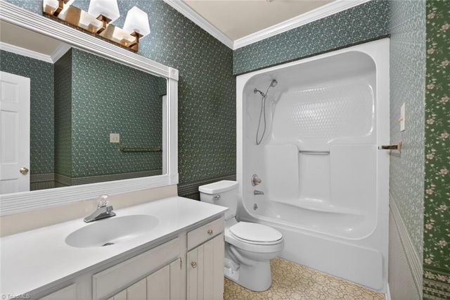 104 Meadowood Drive, Burlington, NC 27215