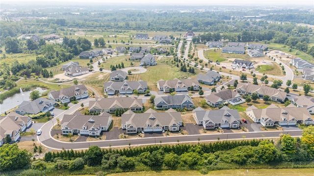 251 Bretlyn Cir, Brighton, NY 14618