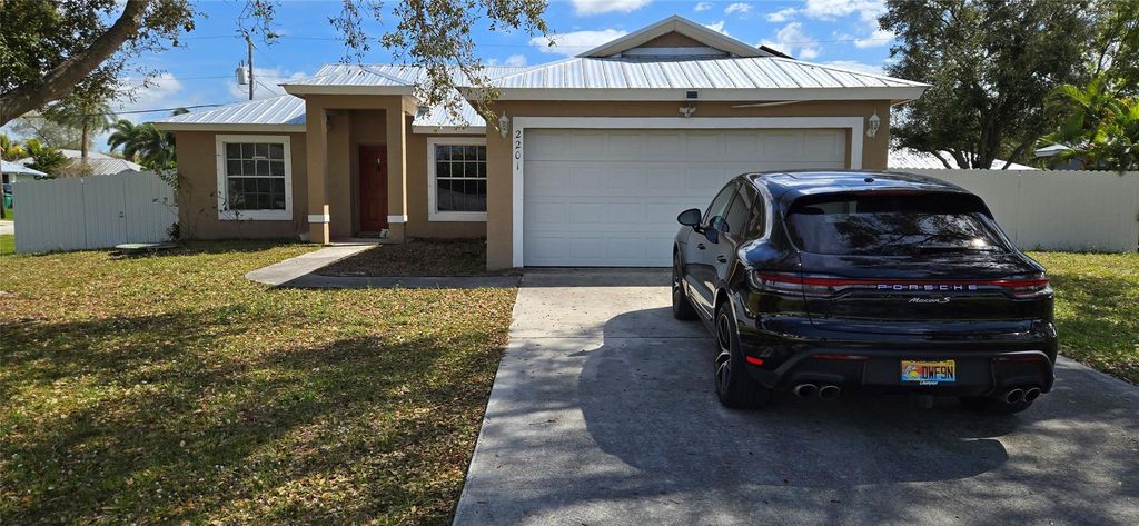 2201 SW Plymouth St, Port St Lucie, FL 34953