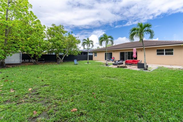 14762 SW 143rd Ter, Miami, FL 33196