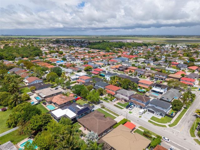 14762 SW 143rd Ter, Miami, FL 33196