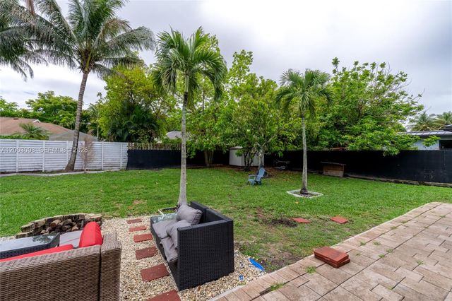 14762 SW 143rd Ter, Miami, FL 33196