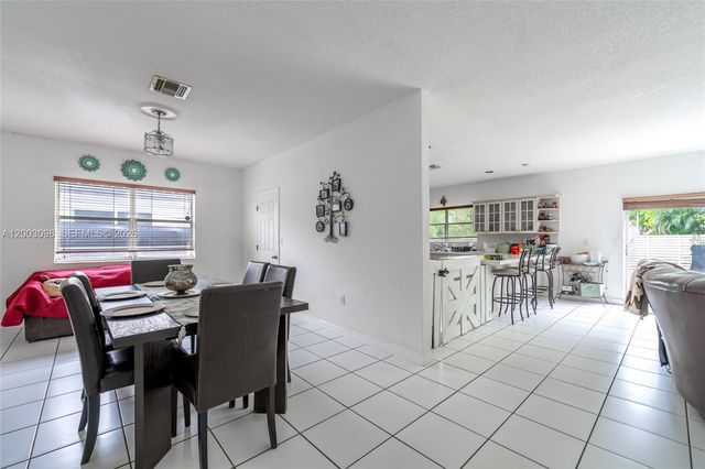 14762 SW 143rd Ter, Miami, FL 33196