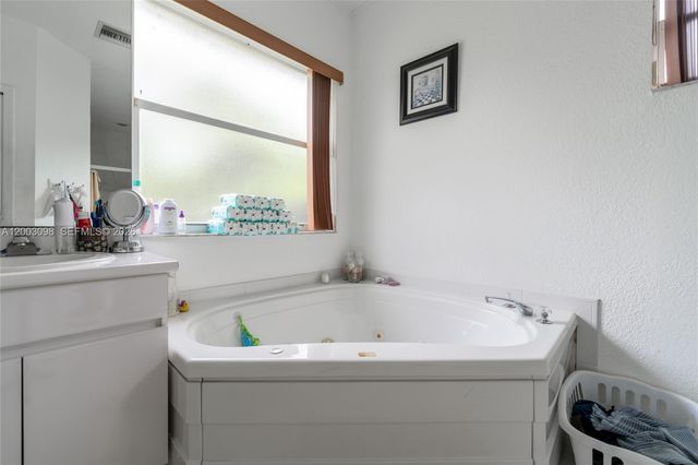 14762 SW 143rd Ter, Miami, FL 33196