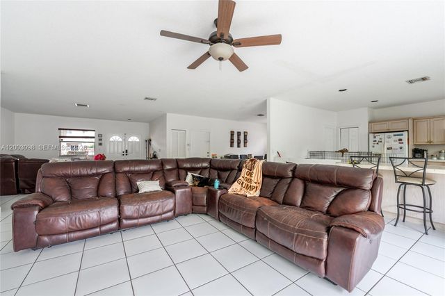 14762 SW 143rd Ter, Miami, FL 33196