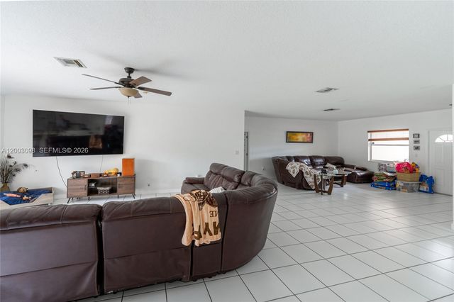 14762 SW 143rd Ter, Miami, FL 33196