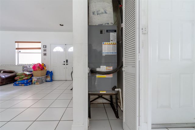 14762 SW 143rd Ter, Miami, FL 33196