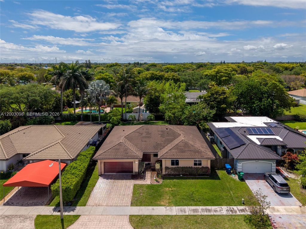 14762 SW 143rd Ter, Miami, FL 33196