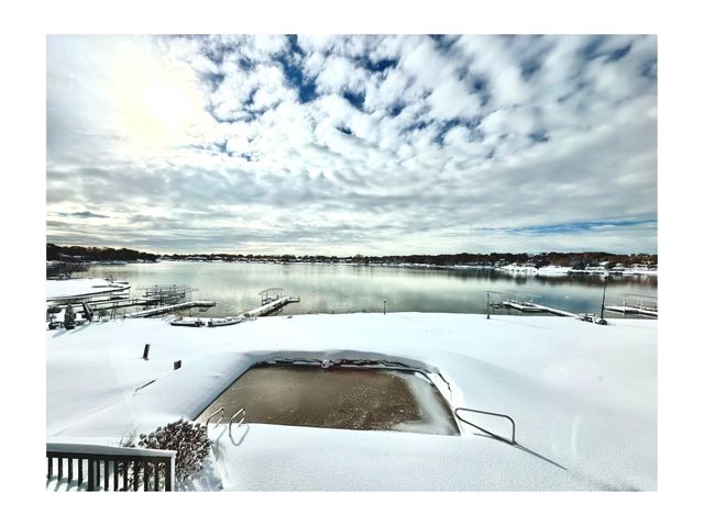 2480 E Lakeshore Drive, Crown Point, IN 46307