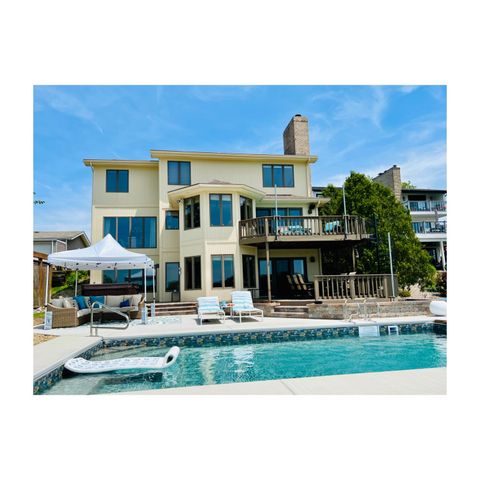 2480 E Lakeshore Drive, Crown Point, IN 46307