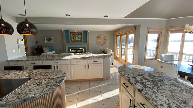 2480 E Lakeshore Drive, Crown Point, IN 46307