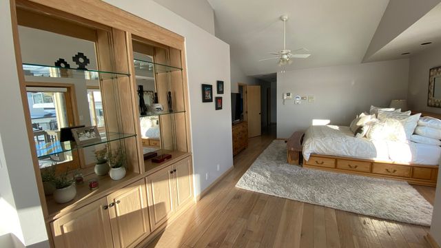 2480 E Lakeshore Drive, Crown Point, IN 46307