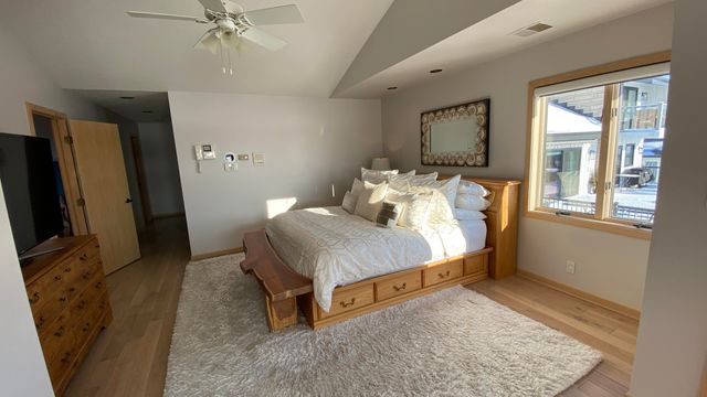 2480 E Lakeshore Drive, Crown Point, IN 46307