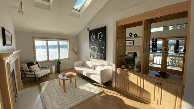 2480 E Lakeshore Drive, Crown Point, IN 46307