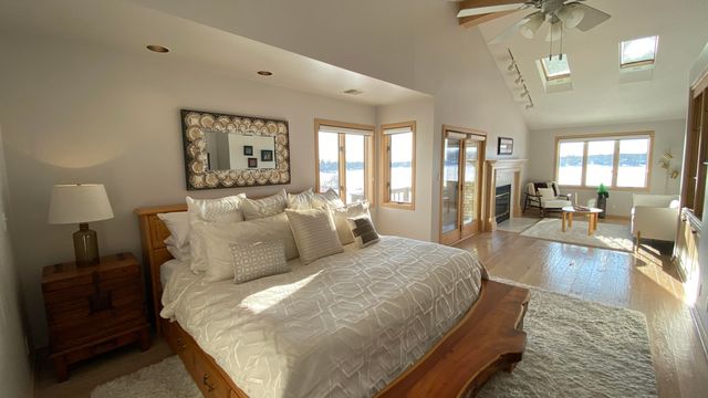 2480 E Lakeshore Drive, Crown Point, IN 46307