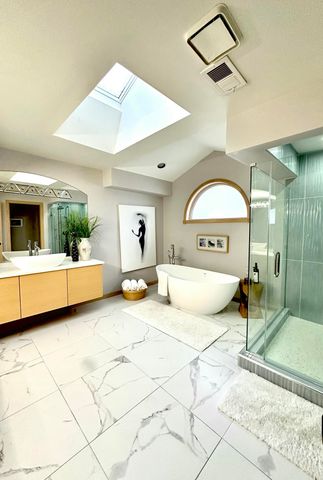 2480 E Lakeshore Drive, Crown Point, IN 46307