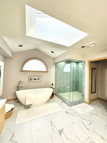 2480 E Lakeshore Drive, Crown Point, IN 46307