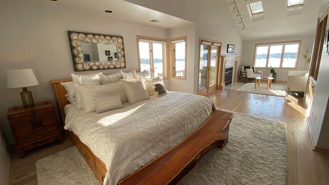 2480 E Lakeshore Drive, Crown Point, IN 46307