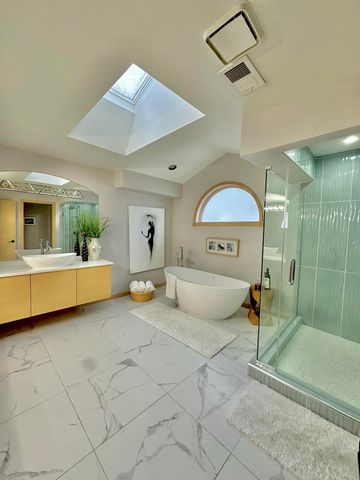 2480 E Lakeshore Drive, Crown Point, IN 46307