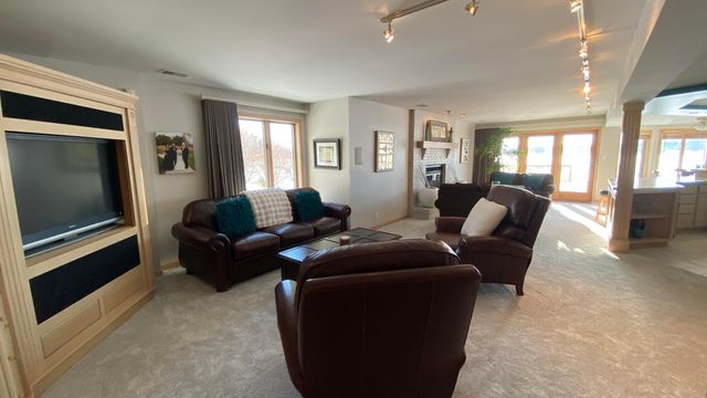 2480 E Lakeshore Drive, Crown Point, IN 46307