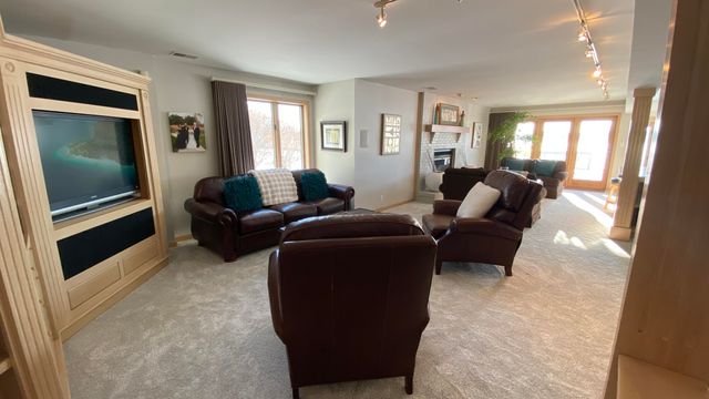 2480 E Lakeshore Drive, Crown Point, IN 46307