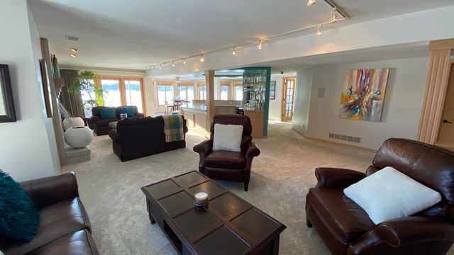 2480 E Lakeshore Drive, Crown Point, IN 46307