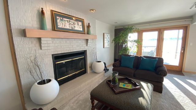 2480 E Lakeshore Drive, Crown Point, IN 46307