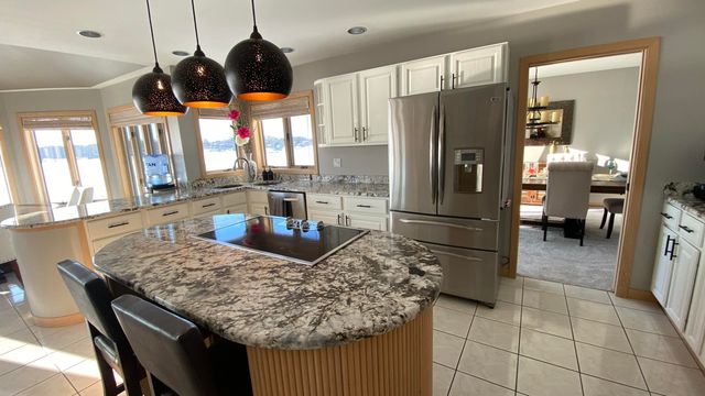 2480 E Lakeshore Drive, Crown Point, IN 46307