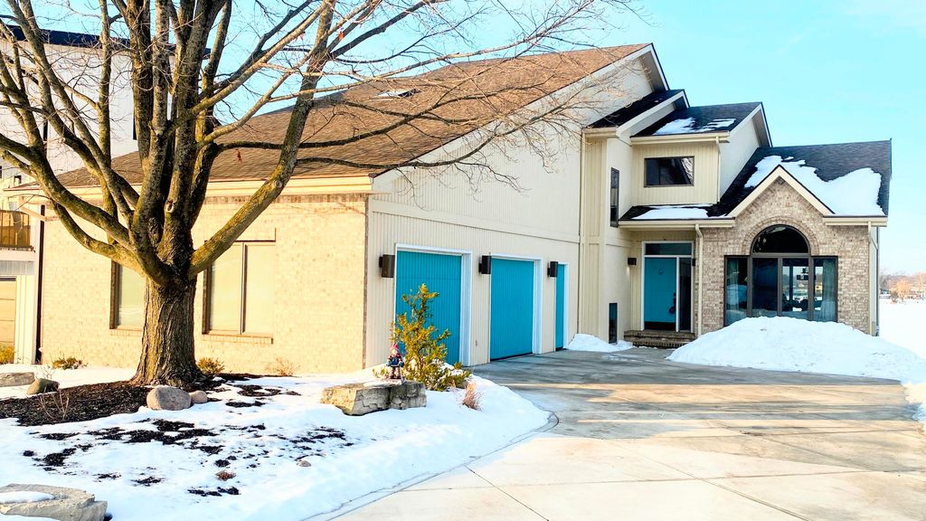 2480 E Lakeshore Drive, Crown Point, IN 46307