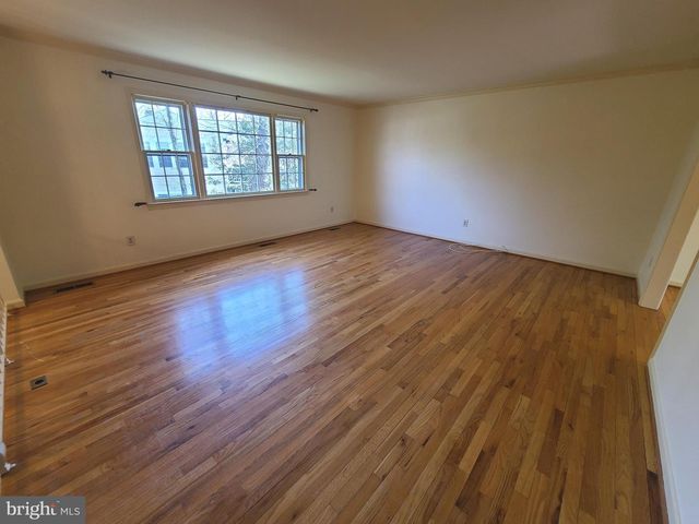 8812 DANEWOOD DR, Alexandria, VA 22308