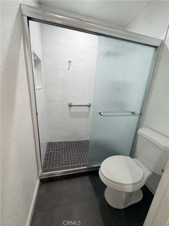 Image 13 of property listing at 377 W California 27, Glendale, CA 91203